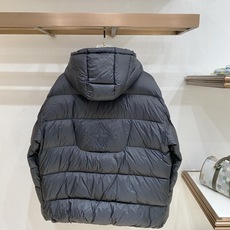 LV-路易威登 2026FW秋冬新款男士连帽羽绒服 高密防风面料,分格锁绒工艺,填充90新国标白鸭绒,蓬松饱满,保暖不压 LV-路易威登 2026FW秋冬新款男士连帽羽绒服 高密防风面料,分格锁绒工艺,填充90新国标白鸭绒,蓬松饱满,保暖不压