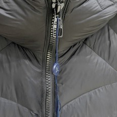 LV-路易威登 2026FW秋冬新款男士连帽羽绒服 高密防风面料,分格锁绒工艺,填充90新国标白鸭绒,蓬松饱满,保暖不压 LV-路易威登 2026FW秋冬新款男士连帽羽绒服 高密防风面料,分格锁绒工艺,填充90新国标白鸭绒,蓬松饱满,保暖不压