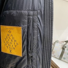 LV-路易威登 2026FW秋冬新款男士连帽羽绒服 高密防风面料,分格锁绒工艺,填充90新国标白鸭绒,蓬松饱满,保暖不压 LV-路易威登 2026FW秋冬新款男士连帽羽绒服 高密防风面料,分格锁绒工艺,填充90新国标白鸭绒,蓬松饱满,保暖不压