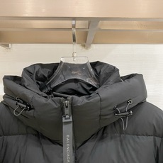 Balenciaga-巴黎世家 2026FW秋冬新款男士连帽羽绒服 高密度防泼水面料,分格锁绒工艺,填充90新国标白鸭绒 Balenciaga-巴黎世家 2026FW秋冬新款男士连帽羽绒服 高密度防泼水面料,分格锁绒工艺,填充90新国标白鸭绒