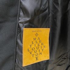 Louis Vuitton-路易威登 2026FW秋冬新款男士翻领羽绒服外套 高品质仿麂皮面料,肩部拼接暗纹老花提花,原 Louis Vuitton-路易威登 2026FW秋冬新款男士翻领羽绒服外套 高品质仿麂皮面料,肩部拼接暗纹老花提花,原
