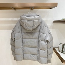 Balenciaga-巴黎世家 2026FW秋冬新款男士连帽羽绒服 高密度防泼水面料,分格锁绒工艺,填充90新国标白鸭绒 Balenciaga-巴黎世家 2026FW秋冬新款男士连帽羽绒服 高密度防泼水面料,分格锁绒工艺,填充90新国标白鸭绒