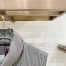 Moncler-盟可睐 2026FW秋冬新款男士立领羽绒马甲 高密度防风面料,90新国标白鸭绒填充,锁绒分格充绒工艺,不 Moncler-盟可睐 2026FW秋冬新款男士立领羽绒马甲 高密度防风面料,90新国标白鸭绒填充,锁绒分格充绒工艺,不