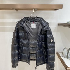 Moncler 盟可睐2026FW秋冬新款Maya经典亮面玛雅可拆卸连帽羽绒服 全套原版五金辅料,拉链、金属按扣、袖臂圆 Moncler 盟可睐2026FW秋冬新款Maya经典亮面玛雅可拆卸连帽羽绒服 全套原版五金辅料,拉链、金属按扣、袖臂圆