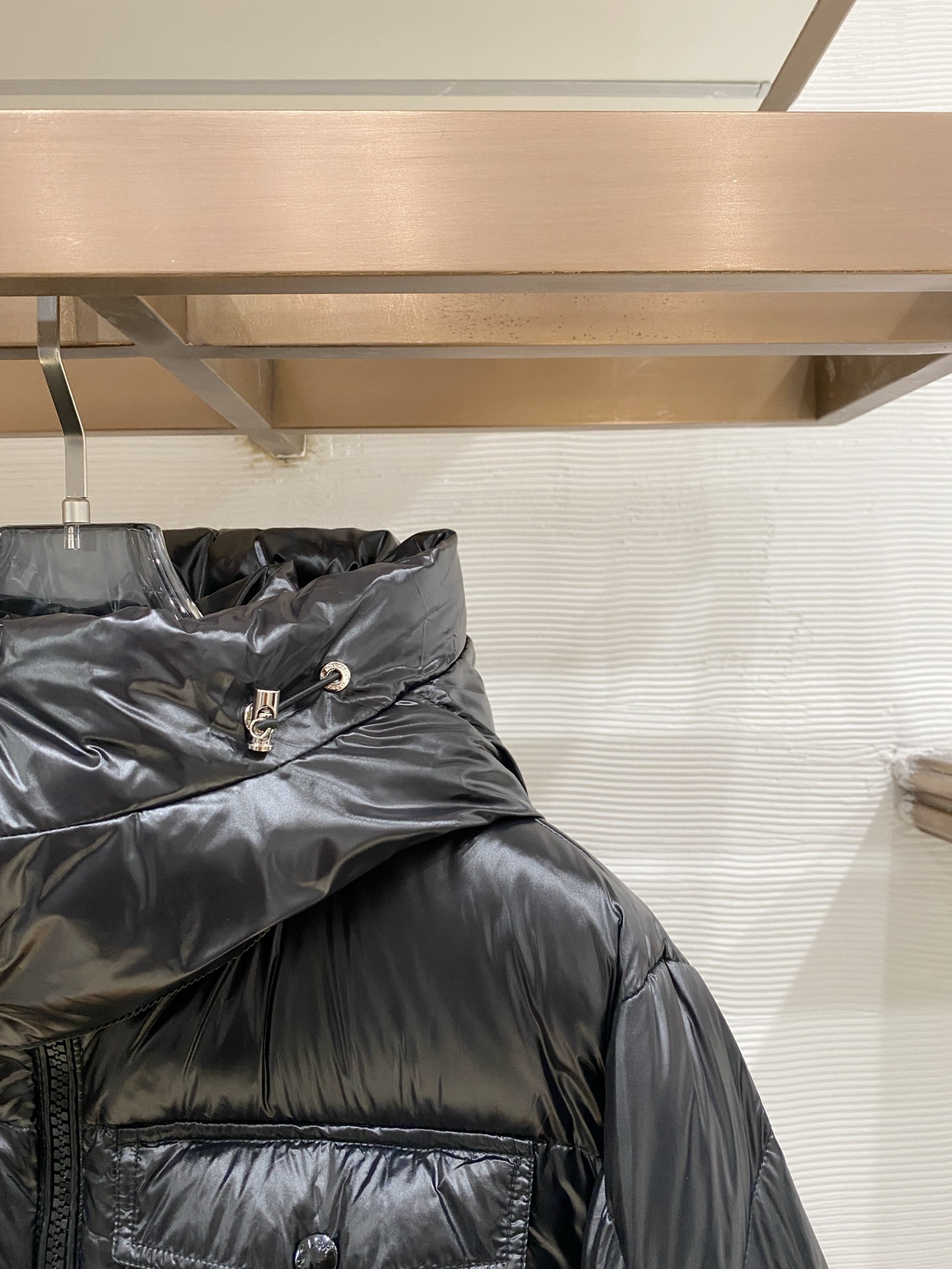 Moncler 盟可睐（蒙口）2026FW秋冬新款彩虹条可拆卸连帽羽绒服 全套原版五金辅料，拉链、按扣、袖口调节扣全部对
