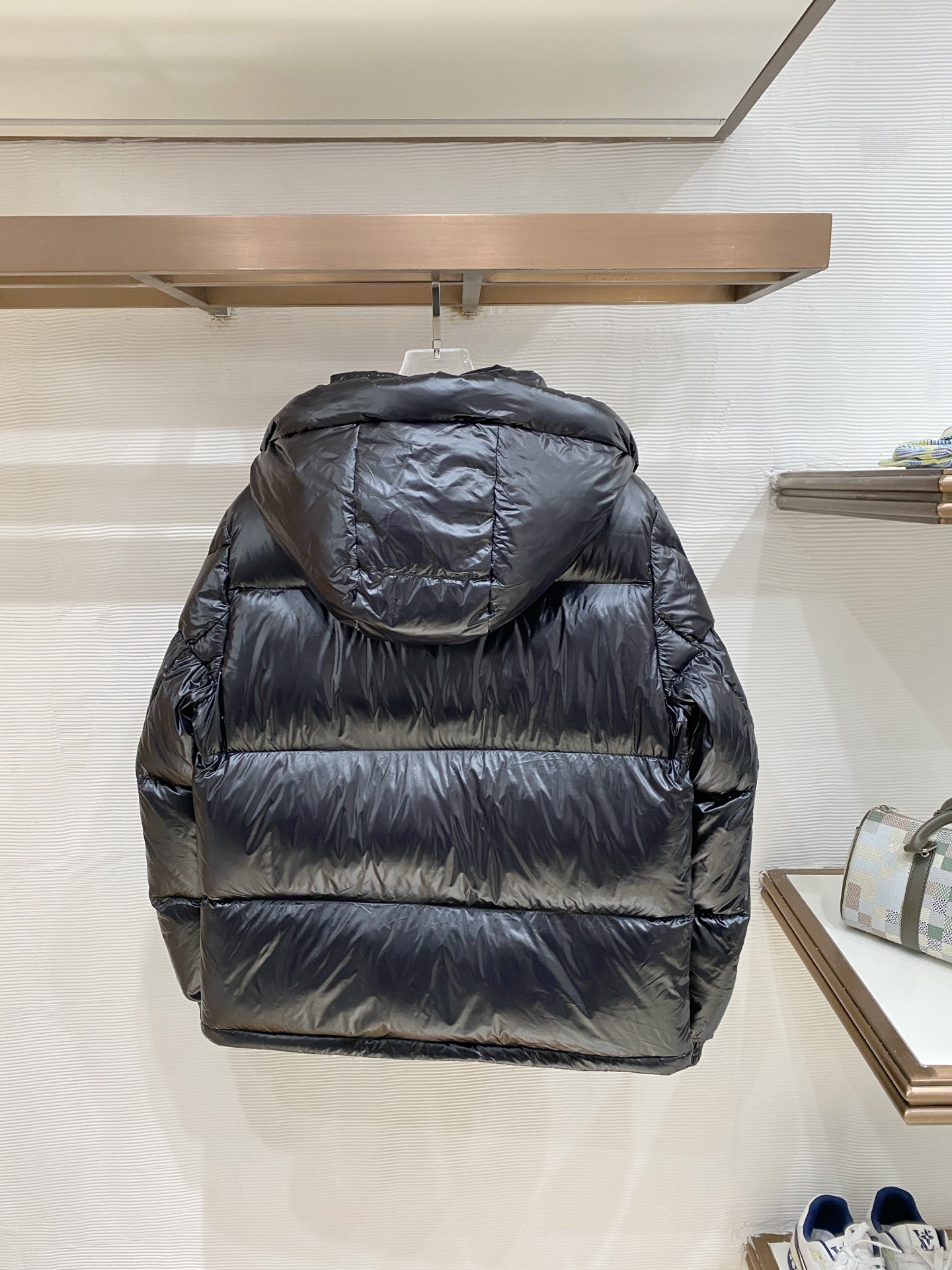 Moncler 盟可睐（蒙口）2026FW秋冬新款彩虹条可拆卸连帽羽绒服 全套原版五金辅料，拉链、按扣、袖口调节扣全部对