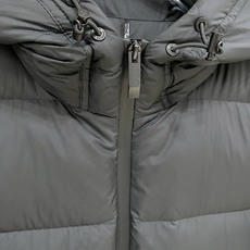 Moncler 盟可睐(蒙口)2026FW秋冬专柜最新款暗标连帽短款羽绒服 全套原版五金辅料,定制品牌拉链、帽绳金属调节 Moncler 盟可睐(蒙口)2026FW秋冬专柜最新款暗标连帽短款羽绒服 全套原版五金辅料,定制品牌拉链、帽绳金属调节