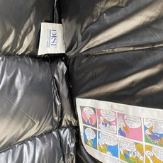 Moncler 盟可睐(蒙口)2026FW秋冬专柜最新款袖袋徽章连帽短款羽绒服 全套原版五金辅料,按扣、品牌拉链、帽绳金 Moncler 盟可睐(蒙口)2026FW秋冬专柜最新款袖袋徽章连帽短款羽绒服 全套原版五金辅料,按扣、品牌拉链、帽绳金