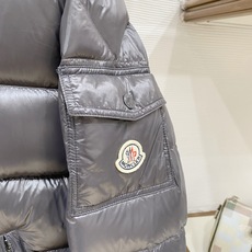 Moncler 盟可睐2026FW秋冬新款Maya经典亮面玛雅可拆卸连帽羽绒服 全套原版五金辅料,拉链、金属按扣、袖臂圆 Moncler 盟可睐2026FW秋冬新款Maya经典亮面玛雅可拆卸连帽羽绒服 全套原版五金辅料,拉链、金属按扣、袖臂圆