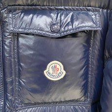 Moncler 盟可睐(蒙口)2026FW秋冬新款彩虹条可拆卸连帽羽绒服 全套原版五金辅料,拉链、按扣、袖口调节扣全部对 Moncler 盟可睐(蒙口)2026FW秋冬新款彩虹条可拆卸连帽羽绒服 全套原版五金辅料,拉链、按扣、袖口调节扣全部对