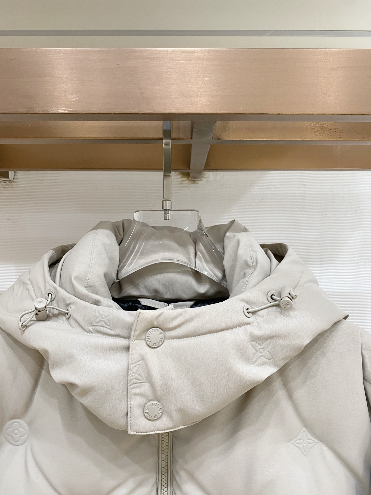 Louis Vuitton 路易威登（LV）2026FW秋冬新款可拆卸连帽压花羽绒服 全套原版五金配件，拉链、按扣全部还