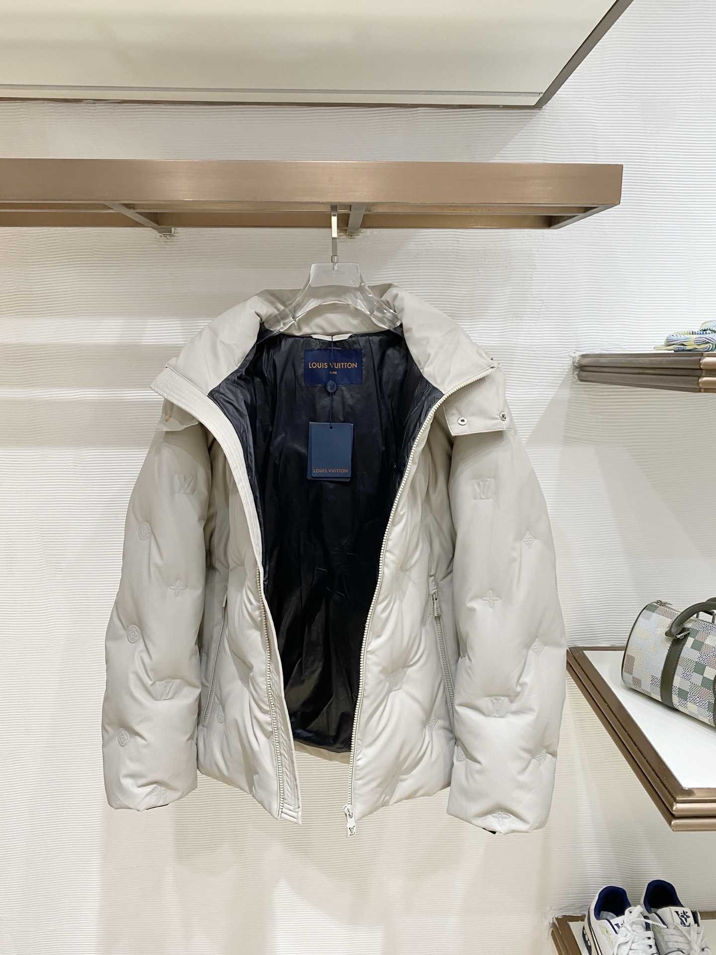 Louis Vuitton 路易威登（LV）2026FW秋冬新款可拆卸连帽压花羽绒服 全套原版五金配件，拉链、按扣全部还