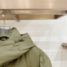 Louis Vuitton 路易威登(LV)2026FW秋冬新款可拆卸连帽压花羽绒服 全套原版五金配件,拉链、按扣全部还 Louis Vuitton 路易威登(LV)2026FW秋冬新款可拆卸连帽压花羽绒服 全套原版五金配件,拉链、按扣全部还