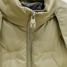 Louis Vuitton 路易威登(LV)2026FW秋冬新款可拆卸连帽压花羽绒服 全套原版五金配件,拉链、按扣全部还 Louis Vuitton 路易威登(LV)2026FW秋冬新款可拆卸连帽压花羽绒服 全套原版五金配件,拉链、按扣全部还
