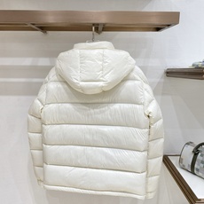 Moncler 盟可睐2026FW秋冬新款Maya经典亮面玛雅可拆卸连帽羽绒服 全套原版五金辅料,拉链、金属按扣、袖臂圆 Moncler 盟可睐2026FW秋冬新款Maya经典亮面玛雅可拆卸连帽羽绒服 全套原版五金辅料,拉链、金属按扣、袖臂圆