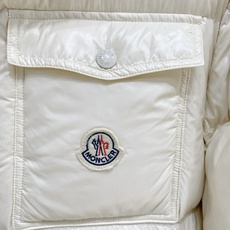 Moncler 盟可睐(蒙口)2026FW秋冬新款彩虹条可拆卸连帽羽绒服 全套原版五金辅料,拉链、按扣、袖口调节扣全部对 Moncler 盟可睐(蒙口)2026FW秋冬新款彩虹条可拆卸连帽羽绒服 全套原版五金辅料,拉链、按扣、袖口调节扣全部对