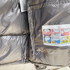 Moncler 盟可睐(蒙口)2026FW秋冬新款彩虹条可拆卸连帽羽绒服 全套原版五金辅料,拉链、按扣、袖口调节扣全部对 Moncler 盟可睐(蒙口)2026FW秋冬新款彩虹条可拆卸连帽羽绒服 全套原版五金辅料,拉链、按扣、袖口调节扣全部对