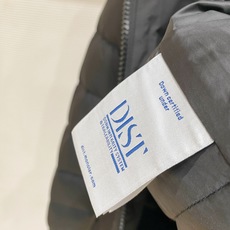 Moncler 盟可睐(蒙口)2026FW秋冬专柜最新款立领轻薄短款羽绒服 全套原版五金辅料,定制品牌拉链、拉链头全部还 Moncler 盟可睐(蒙口)2026FW秋冬专柜最新款立领轻薄短款羽绒服 全套原版五金辅料,定制品牌拉链、拉链头全部还