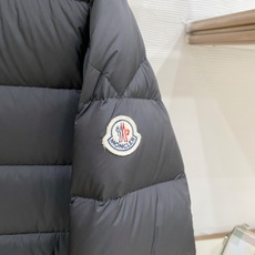 Moncler 盟可睐(蒙口)2026FW秋冬专柜最新款立领轻薄短款羽绒服 全套原版五金辅料,定制品牌拉链、拉链头全部还 Moncler 盟可睐(蒙口)2026FW秋冬专柜最新款立领轻薄短款羽绒服 全套原版五金辅料,定制品牌拉链、拉链头全部还