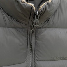 Burberry-博柏利 2026FW秋冬新款男士立领羽绒马甲 90新国标白鸭绒填充,高密防风防钻绒尼龙面料,原版五金拉 Burberry-博柏利 2026FW秋冬新款男士立领羽绒马甲 90新国标白鸭绒填充,高密防风防钻绒尼龙面料,原版五金拉