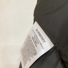 Burberry-博柏利 2026FW秋冬新款男士立领羽绒马甲 90新国标白鸭绒填充,高密防风防钻绒尼龙面料,原版五金拉 Burberry-博柏利 2026FW秋冬新款男士立领羽绒马甲 90新国标白鸭绒填充,高密防风防钻绒尼龙面料,原版五金拉