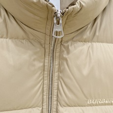 Burberry-博柏利 2026FW秋冬新款男士立领羽绒马甲 90新国标白鸭绒填充,高密防风防钻绒尼龙面料,原版五金拉 Burberry-博柏利 2026FW秋冬新款男士立领羽绒马甲 90新国标白鸭绒填充,高密防风防钻绒尼龙面料,原版五金拉