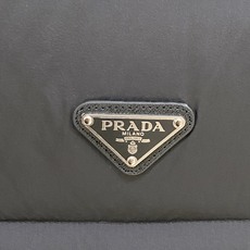 Prada-普拉达 2026FW秋冬新款男士立领羽绒马甲 90新国标白鸭绒填充,高密防风防钻绒尼龙面料,原版三角金属标, Prada-普拉达 2026FW秋冬新款男士立领羽绒马甲 90新国标白鸭绒填充,高密防风防钻绒尼龙面料,原版三角金属标,
