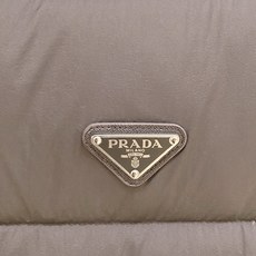Prada-普拉达 2026FW秋冬新款男士立领羽绒马甲 90新国标白鸭绒填充,高密防风防钻绒尼龙面料,原版三角金属标, Prada-普拉达 2026FW秋冬新款男士立领羽绒马甲 90新国标白鸭绒填充,高密防风防钻绒尼龙面料,原版三角金属标,