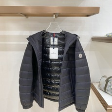 Moncler-盟可睐 2026FW秋冬新款男士连帽轻薄羽绒服 90新国标白鸭绒填充,高密防钻绒尼龙面料,原版开模五金, Moncler-盟可睐 2026FW秋冬新款男士连帽轻薄羽绒服 90新国标白鸭绒填充,高密防钻绒尼龙面料,原版开模五金,