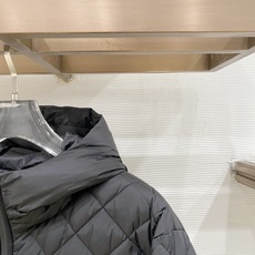 Moncler-盟可睐 2026FW秋冬新款男士菱格连帽轻薄羽绒服 90新国标白鸭绒填充,高密防钻绒尼龙面料,原版五金拉 Moncler-盟可睐 2026FW秋冬新款男士菱格连帽轻薄羽绒服 90新国标白鸭绒填充,高密防钻绒尼龙面料,原版五金拉