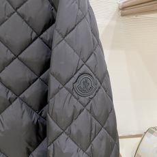 Moncler-盟可睐 2026FW秋冬新款男士菱格连帽轻薄羽绒服 90新国标白鸭绒填充,高密防钻绒尼龙面料,原版五金拉 Moncler-盟可睐 2026FW秋冬新款男士菱格连帽轻薄羽绒服 90新国标白鸭绒填充,高密防钻绒尼龙面料,原版五金拉