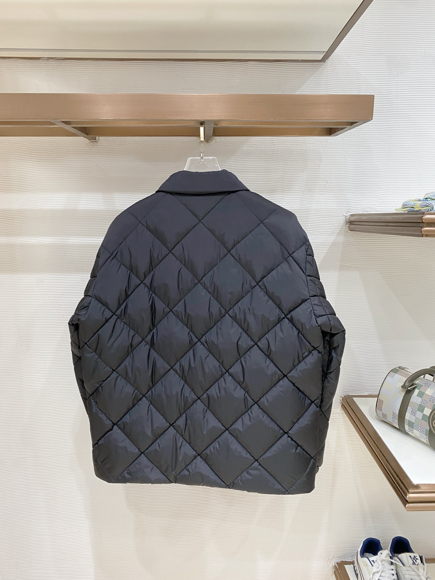 Moncler-盟可睐 2026FW秋冬新款男士翻领菱格轻薄羽绒服 90新国标白鸭绒填充，高密防钻绒尼龙面料，原版五金拉