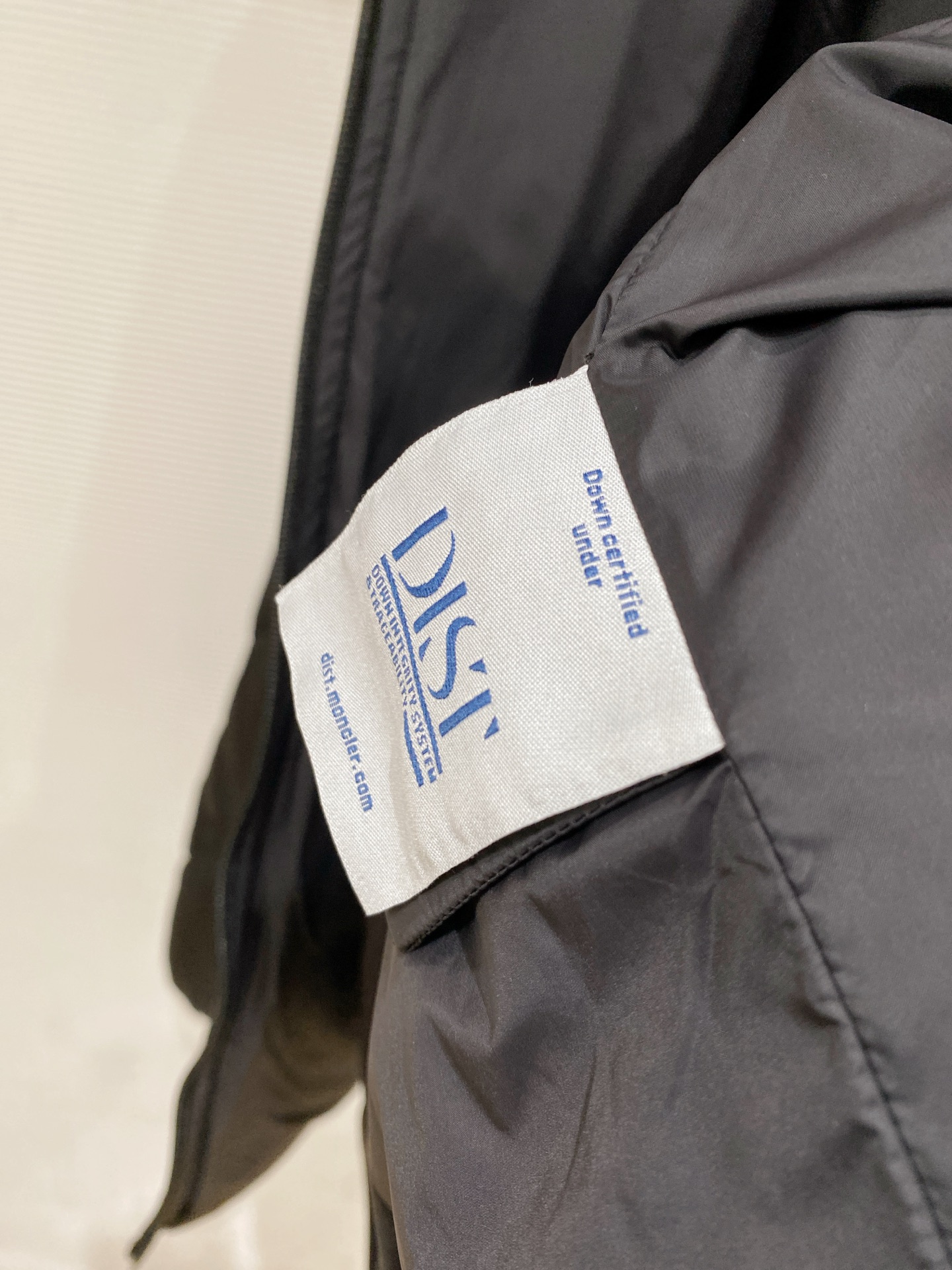 Moncler-盟可睐 2026FW秋冬新款男士翻领菱格轻薄羽绒服 90新国标白鸭绒填充，高密防钻绒尼龙面料，原版五金拉