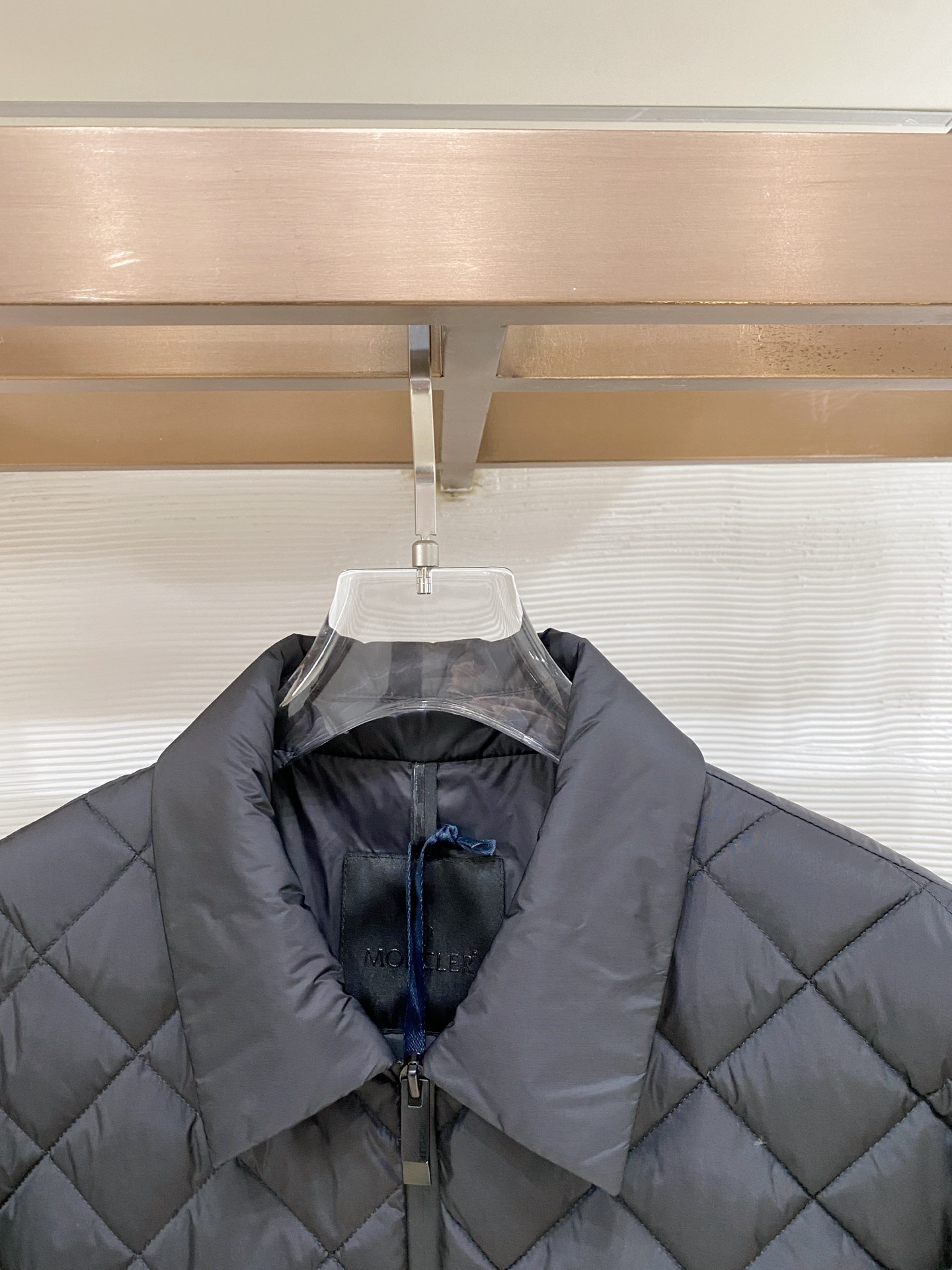 Moncler-盟可睐 2026FW秋冬新款男士翻领菱格轻薄羽绒服 90新国标白鸭绒填充，高密防钻绒尼龙面料，原版五金拉