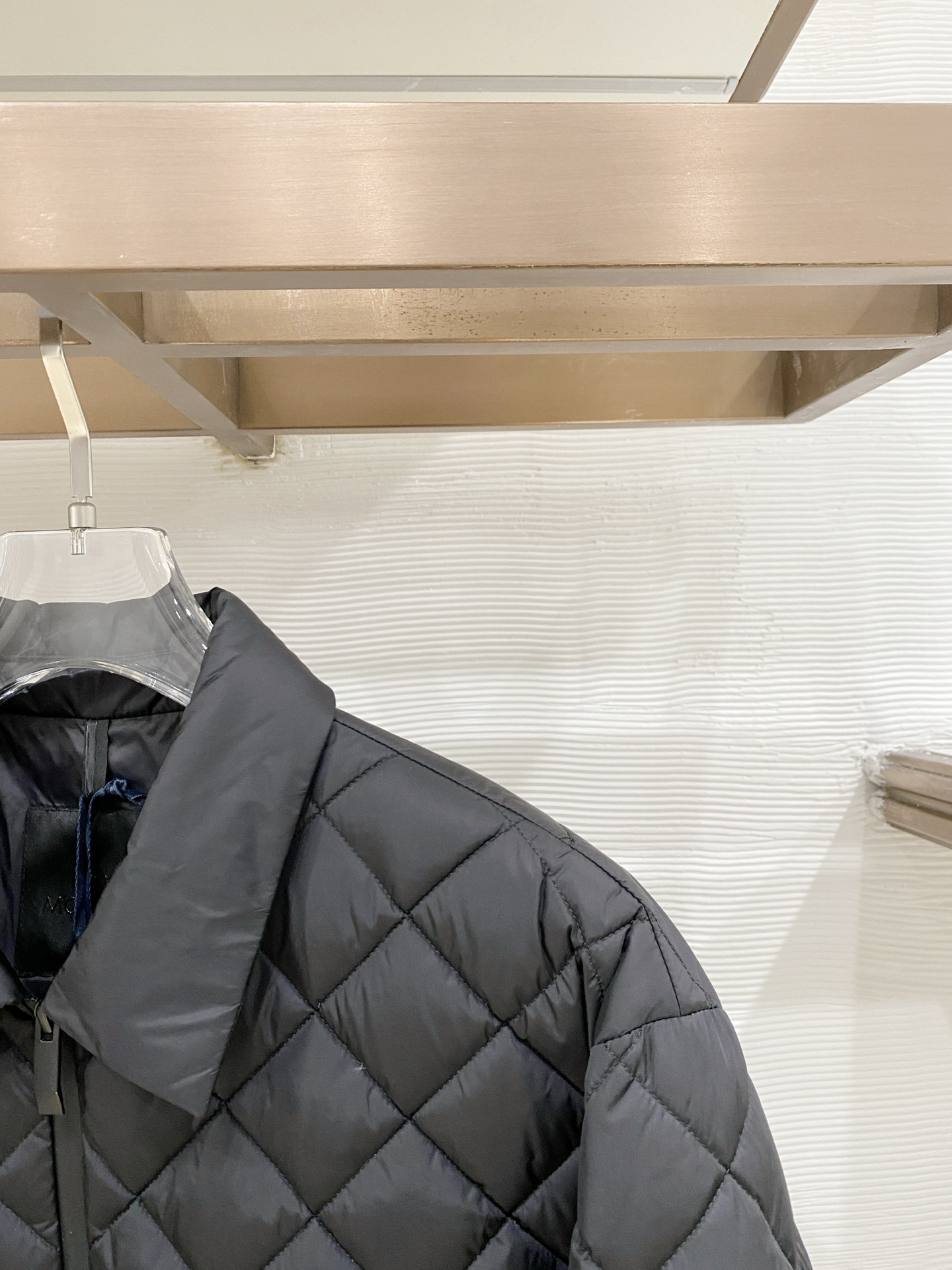 Moncler-盟可睐 2026FW秋冬新款男士翻领菱格轻薄羽绒服 90新国标白鸭绒填充，高密防钻绒尼龙面料，原版五金拉