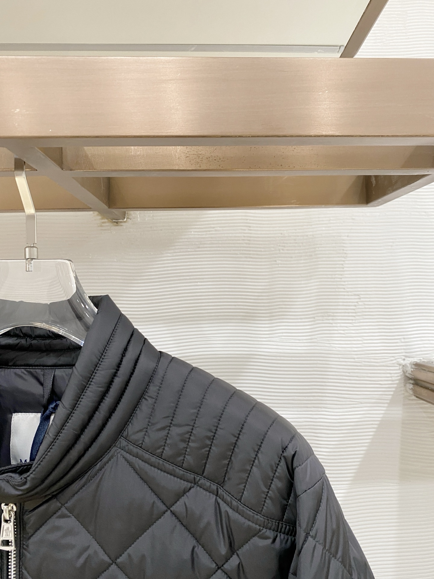 Moncler-盟可睐 2026FW秋冬新款男士机车立领菱格羽绒服 90新国标白鸭绒填充，高密防风防钻绒尼龙面料，原版全