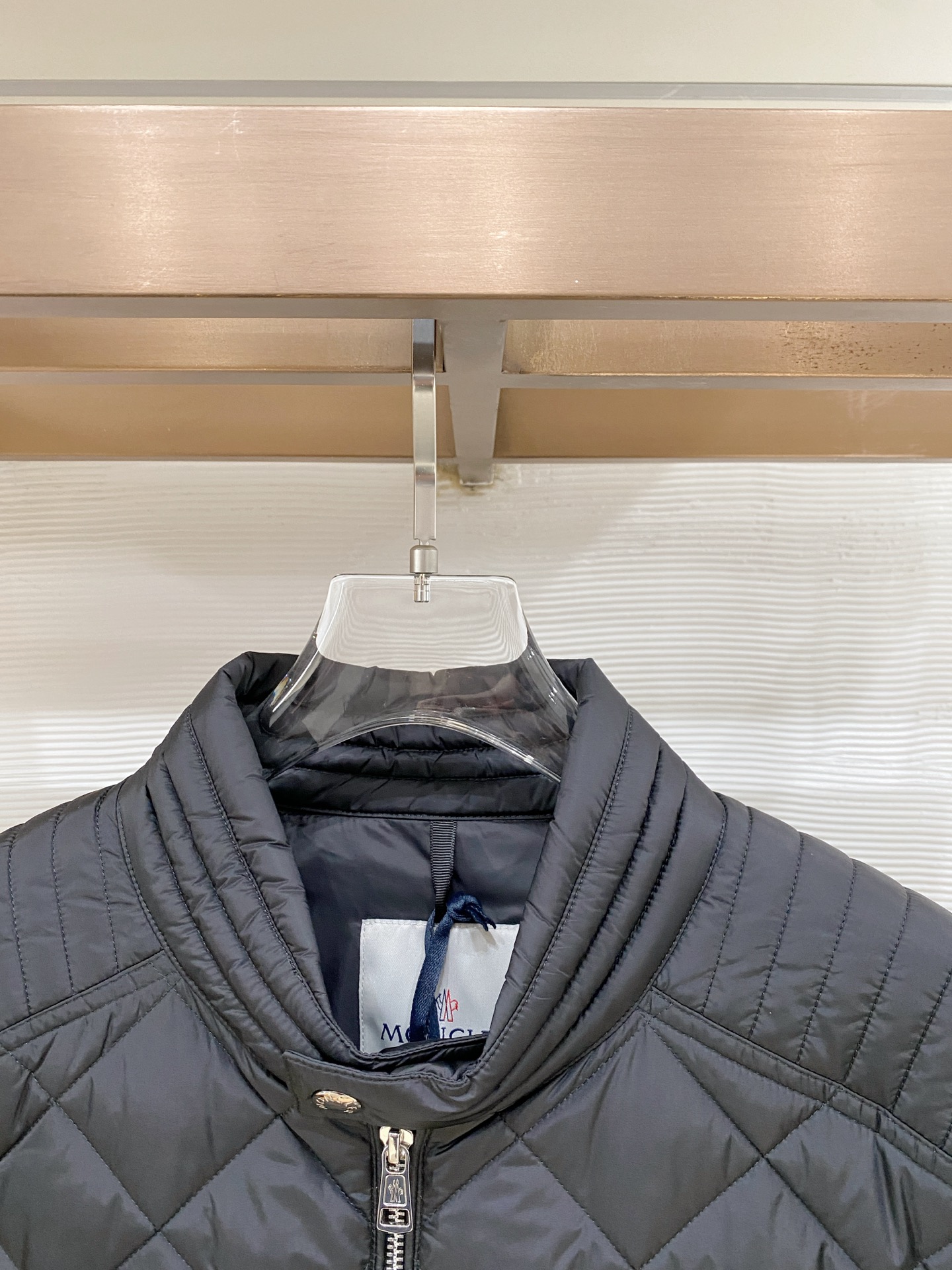 Moncler-盟可睐 2026FW秋冬新款男士机车立领菱格羽绒服 90新国标白鸭绒填充，高密防风防钻绒尼龙面料，原版全