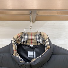 Burberry-博柏利 2026FW秋冬新款男士立领横条轻薄羽绒服 90新国标白鸭绒填充,高密防风防钻绒尼龙面料,原版 Burberry-博柏利 2026FW秋冬新款男士立领横条轻薄羽绒服 90新国标白鸭绒填充,高密防风防钻绒尼龙面料,原版