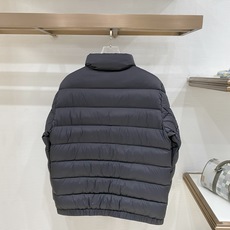 Moncler-盟可睐 2026FW秋冬新款男士立领横条轻薄羽绒服 90新国标白鸭绒填充,高密防钻绒尼龙面料,原版五金拉 Moncler-盟可睐 2026FW秋冬新款男士立领横条轻薄羽绒服 90新国标白鸭绒填充,高密防钻绒尼龙面料,原版五金拉
