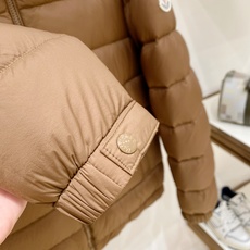 Moncler-盟可睐 2026FW秋冬新款男士立领横条轻薄羽绒服 90新国标白鸭绒填充,高密防钻绒尼龙面料,原版五金拉 Moncler-盟可睐 2026FW秋冬新款男士立领横条轻薄羽绒服 90新国标白鸭绒填充,高密防钻绒尼龙面料,原版五金拉
