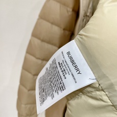 Burberry-博柏利 2026FW秋冬新款男士立领横条轻薄羽绒服 90新国标白鸭绒填充,高密防风防钻绒尼龙面料,原版 Burberry-博柏利 2026FW秋冬新款男士立领横条轻薄羽绒服 90新国标白鸭绒填充,高密防风防钻绒尼龙面料,原版
