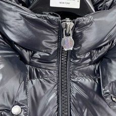 Moncler 盟可睐2026FW秋冬新款Maya经典亮面玛雅可拆卸连帽羽绒服 全套原版五金辅料,拉链、金属按扣、袖臂圆 Moncler 盟可睐2026FW秋冬新款Maya经典亮面玛雅可拆卸连帽羽绒服 全套原版五金辅料,拉链、金属按扣、袖臂圆