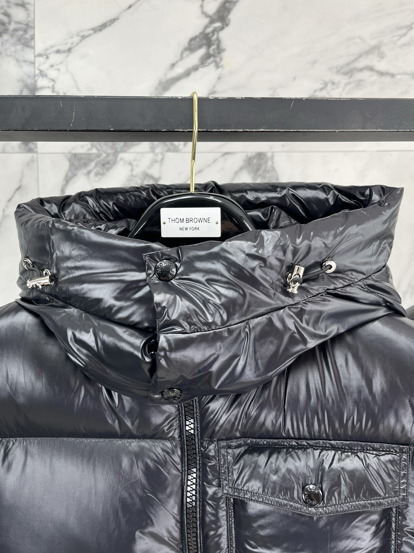 Moncler 盟可睐（蒙口）2026FW秋冬新款彩虹条可拆卸连帽羽绒服 全套原版五金辅料，拉链、按扣、袖口调节扣全部对