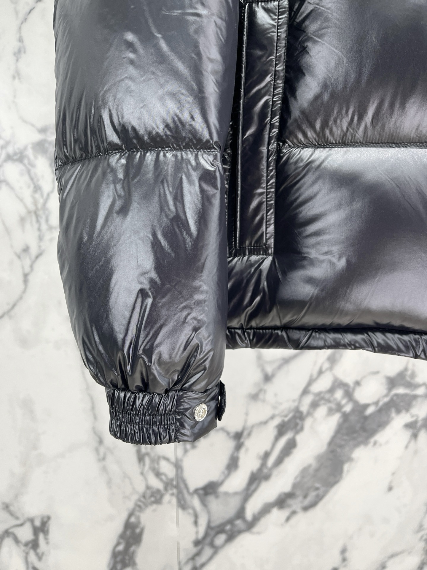 Moncler 盟可睐（蒙口）2026FW秋冬新款彩虹条可拆卸连帽羽绒服 全套原版五金辅料，拉链、按扣、袖口调节扣全部对