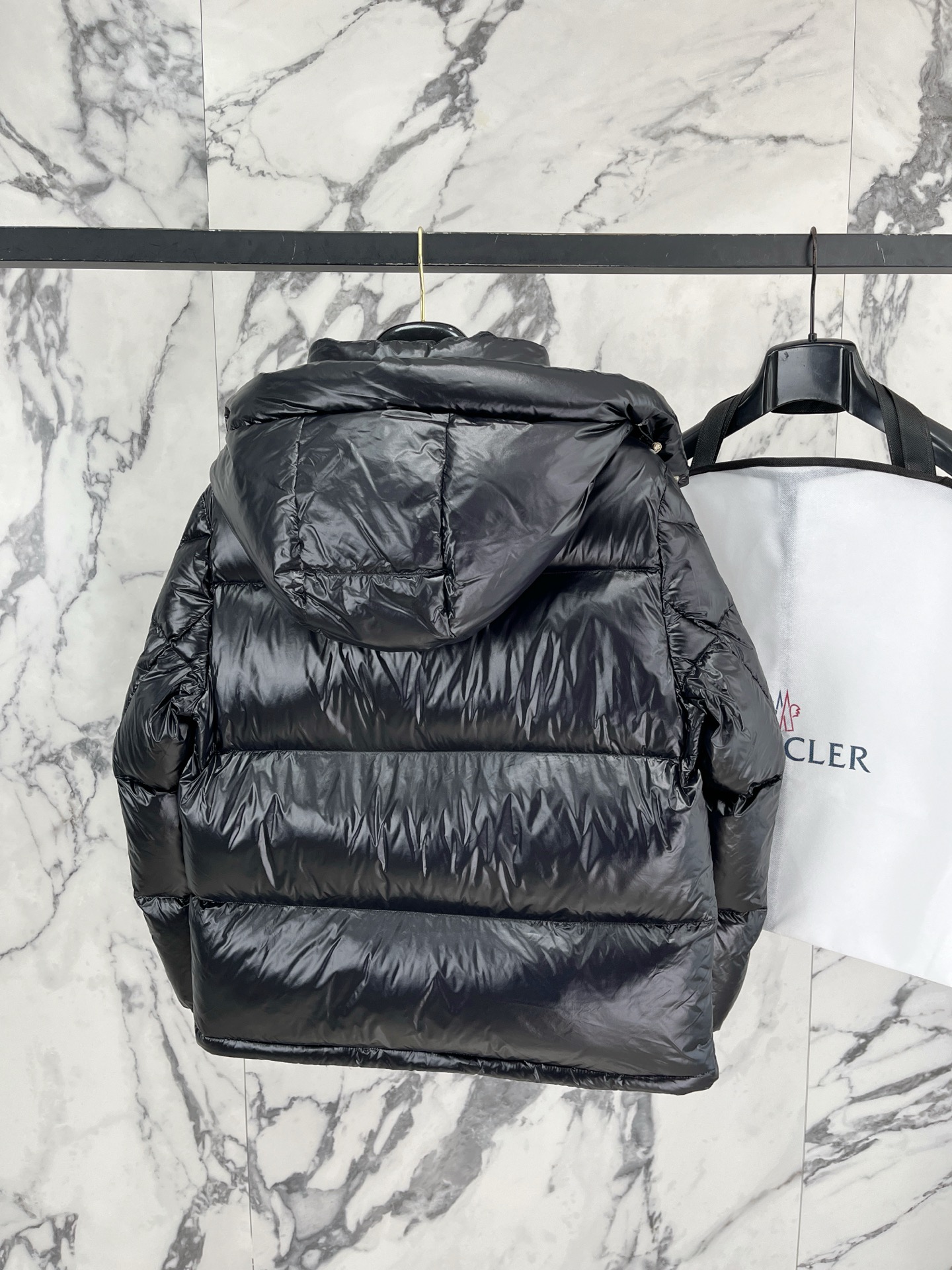 Moncler 盟可睐（蒙口）2026FW秋冬新款彩虹条可拆卸连帽羽绒服 全套原版五金辅料，拉链、按扣、袖口调节扣全部对