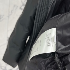 Louis Vuitton 路易威登(LV)2026FW秋冬新款可拆卸连帽压花羽绒服 全套原版五金配件,拉链、按扣全部还 Louis Vuitton 路易威登(LV)2026FW秋冬新款可拆卸连帽压花羽绒服 全套原版五金配件,拉链、按扣全部还