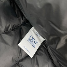 Moncler 盟可睐(蒙口)2026FW秋冬专柜最新款立领轻薄短款羽绒服 全套原版五金辅料,定制品牌拉链、拉链头全部还 Moncler 盟可睐(蒙口)2026FW秋冬专柜最新款立领轻薄短款羽绒服 全套原版五金辅料,定制品牌拉链、拉链头全部还