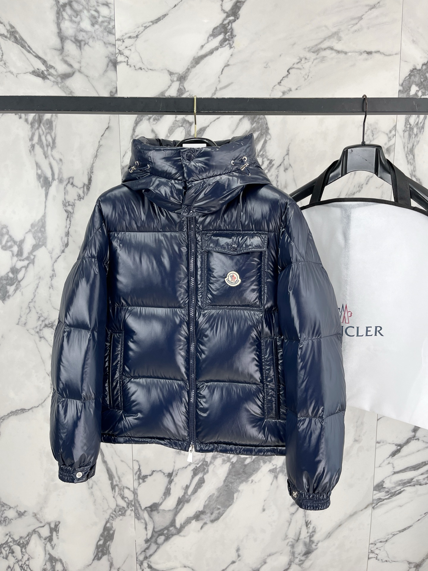 Moncler 盟可睐（蒙口）2026FW秋冬新款彩虹条可拆卸连帽羽绒服 全套原版五金辅料，拉链、按扣、袖口调节扣全部对