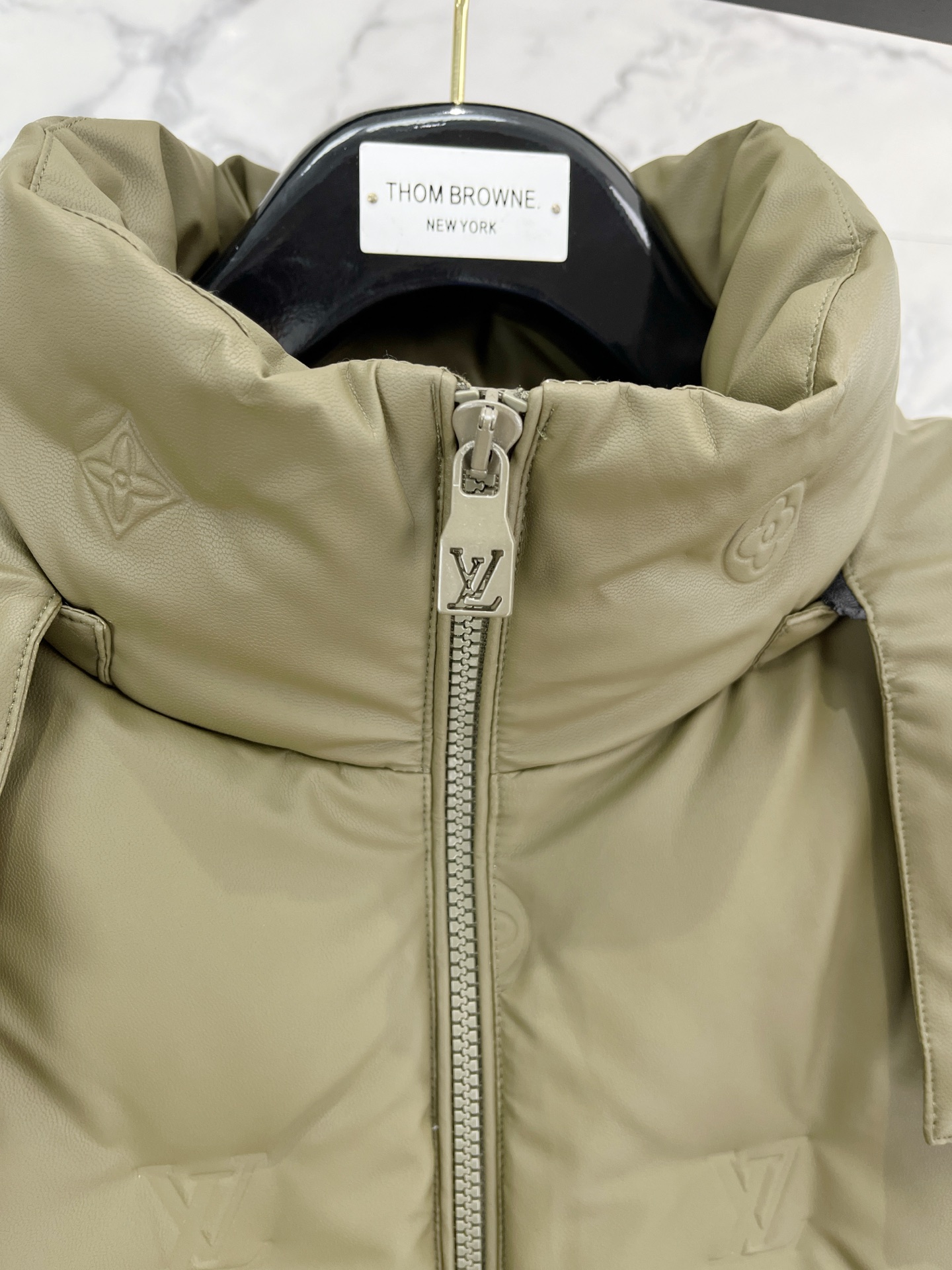 Louis Vuitton 路易威登（LV）2026FW秋冬新款可拆卸连帽压花羽绒服 全套原版五金配件，拉链、按扣全部还