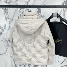 Louis Vuitton 路易威登(LV)2026FW秋冬新款可拆卸连帽压花羽绒服 全套原版五金配件,拉链、按扣全部还 Louis Vuitton 路易威登(LV)2026FW秋冬新款可拆卸连帽压花羽绒服 全套原版五金配件,拉链、按扣全部还